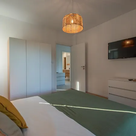 Ваканционна къща Hyggemate - Nordic With Sauna & Jacuzzi Retreat Сърница